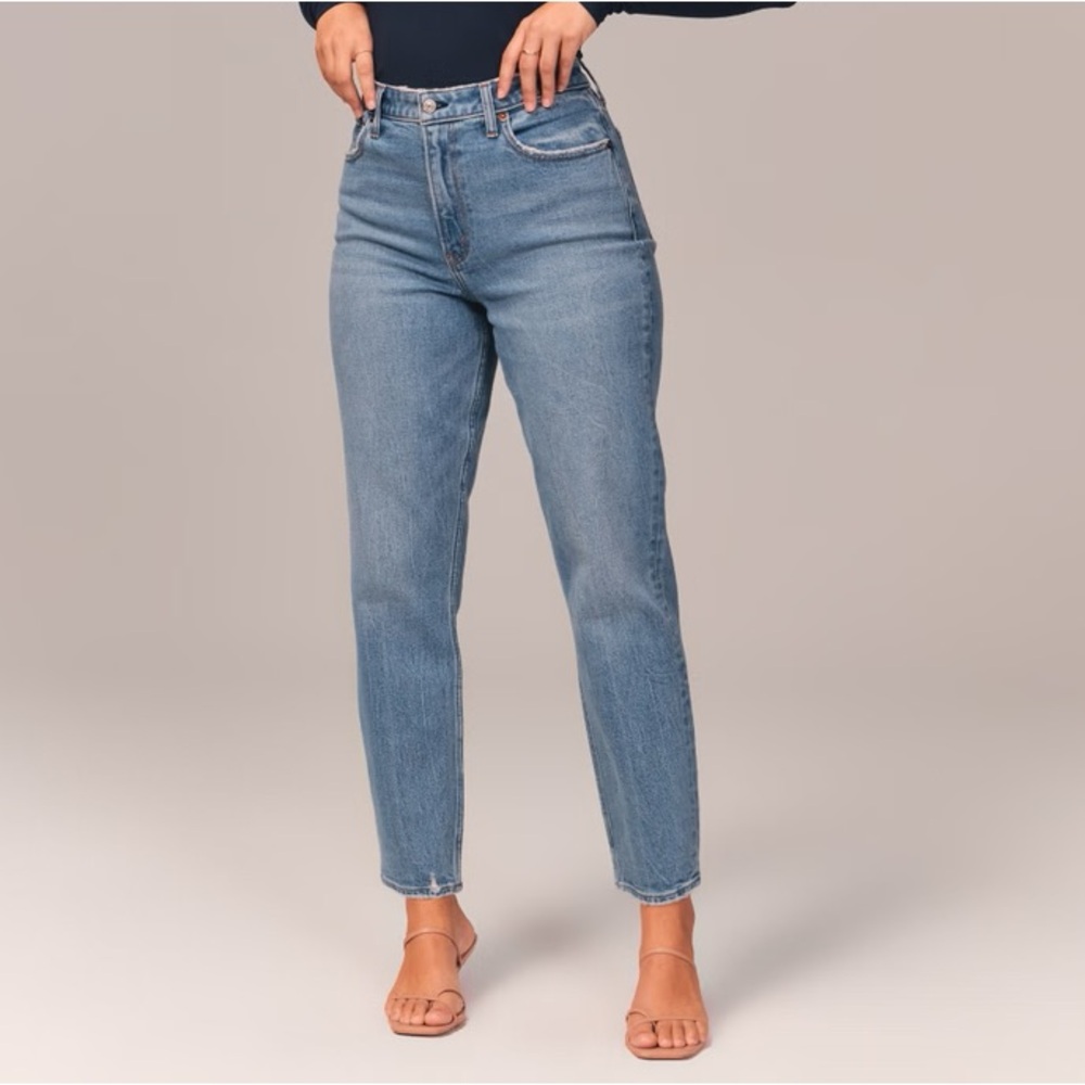 Abercrombie Mom Jean, Light Wash